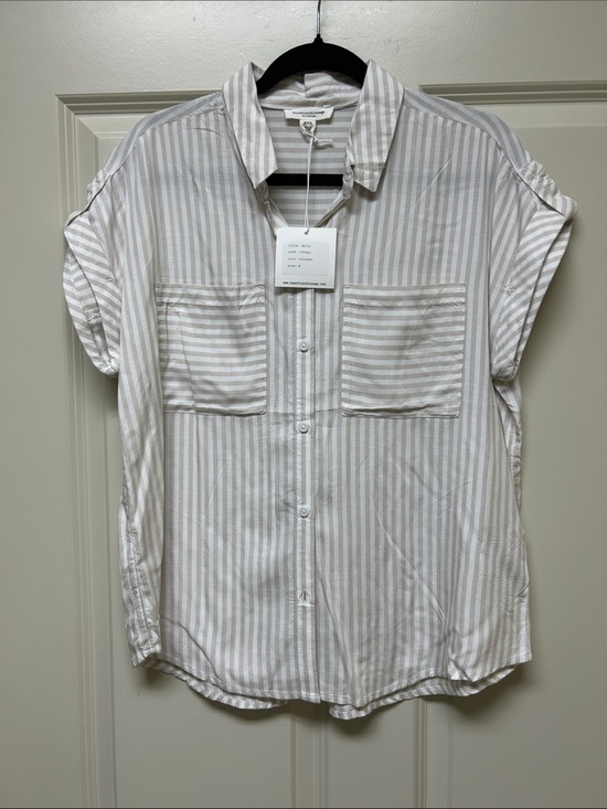 beachlunchlounge Tops - beachlunchlounge Beige and White Striped Short-Sleeve Button-Up Shirt